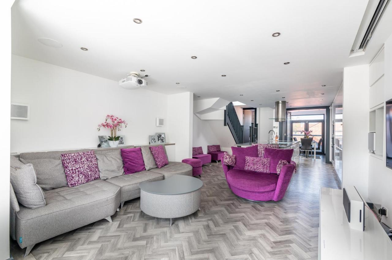 Modern Duplex Apt With 75 Inch Tv I Pass The Keys York Exterior photo